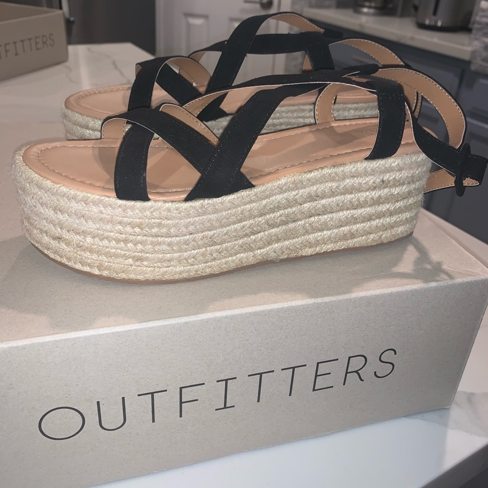 Urban Outfitters platform sandals - Picture 2 of 3